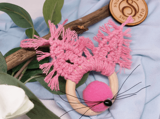 Makramé růžový ušák s fousky a čumáčkem