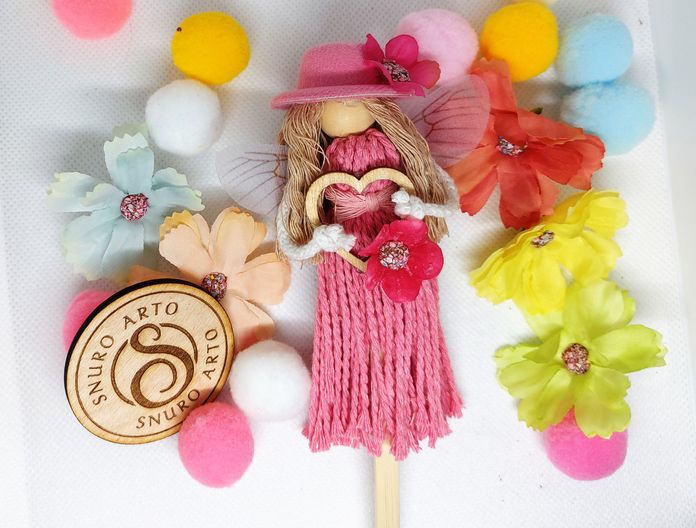 Makramé víla Emma s kloboučkem - zápich