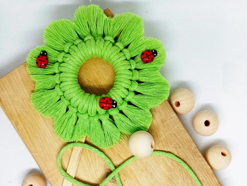 Makramé květina krásenka - zápich