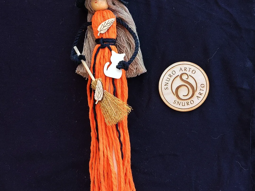 Oranžová