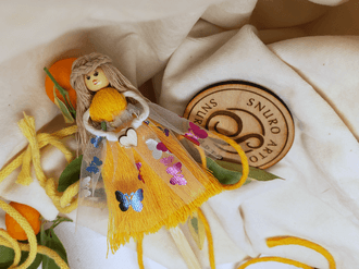 Makramé panenka Lenka s motýlky - zápich