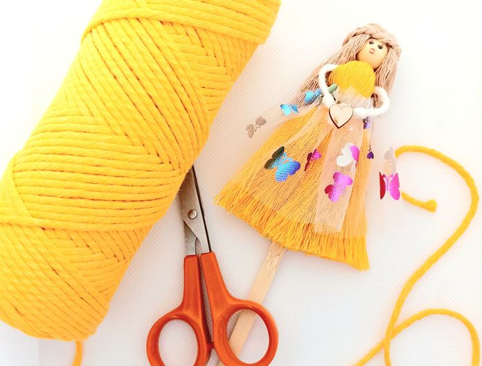 Makramé panenka Lenka s motýlky - zápich