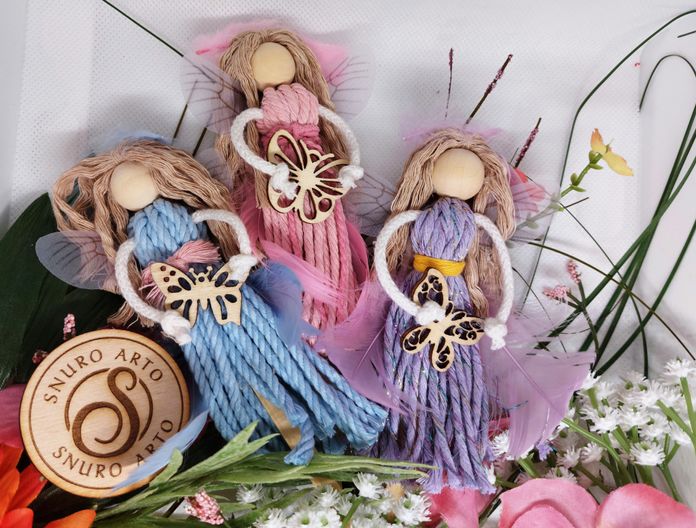 Makramé víla Robbie s peříčkovými křídly - zápich